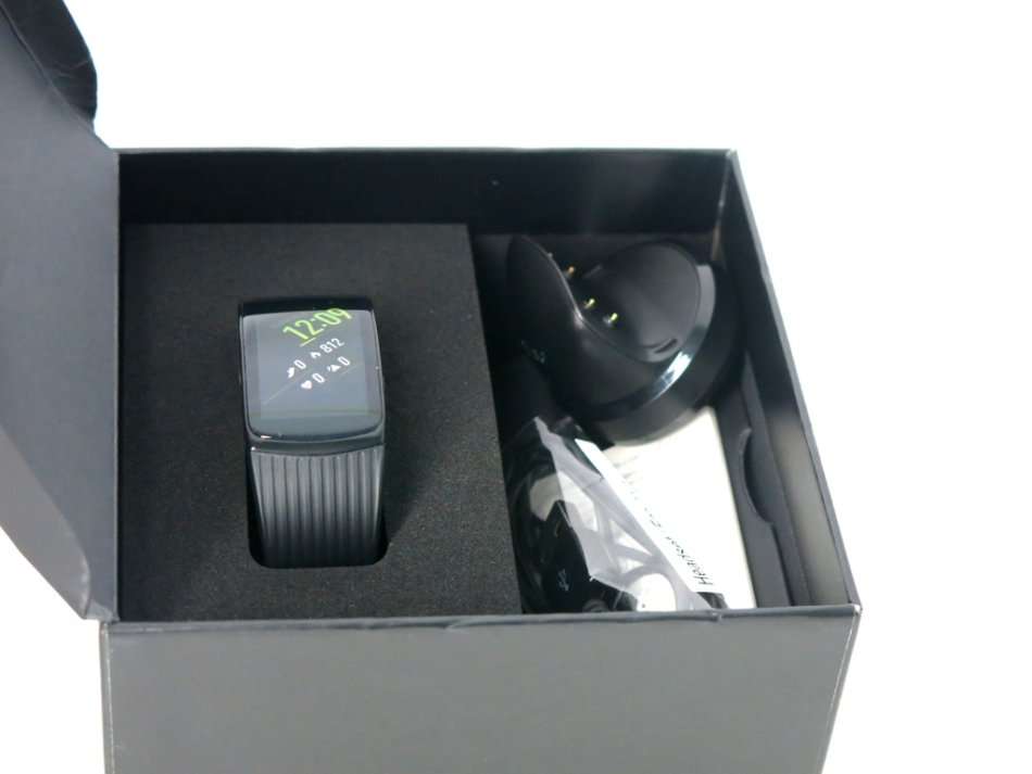 BOXED / BLACK / LARGE - Samsung Gear Fit2 Pro Fitness Tracker Large SM-R365 GPS Sports Band