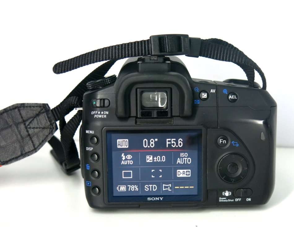 SONY ALPHA A200 DSLR PROFESSIONAL DIGITAL CAMERA + 18-70 SONY LENS KIT