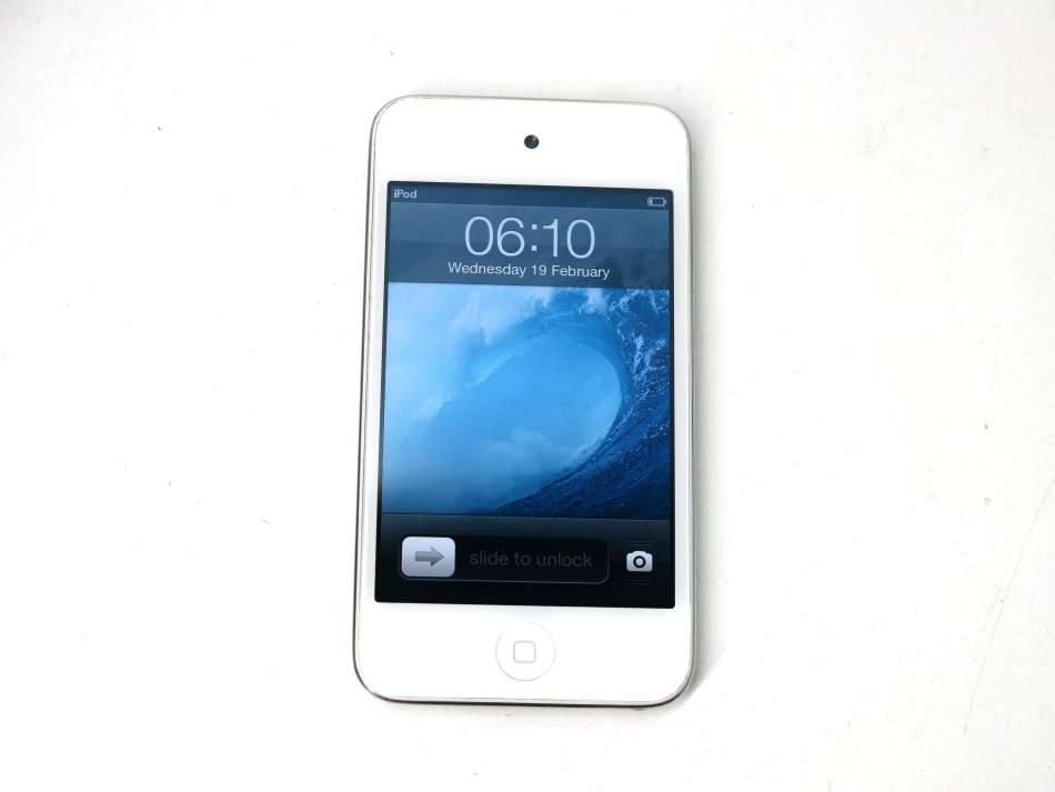 Apple iPod Touch 4th Generation White 16GB Retina Display Technology- ME179BT/A - A1367