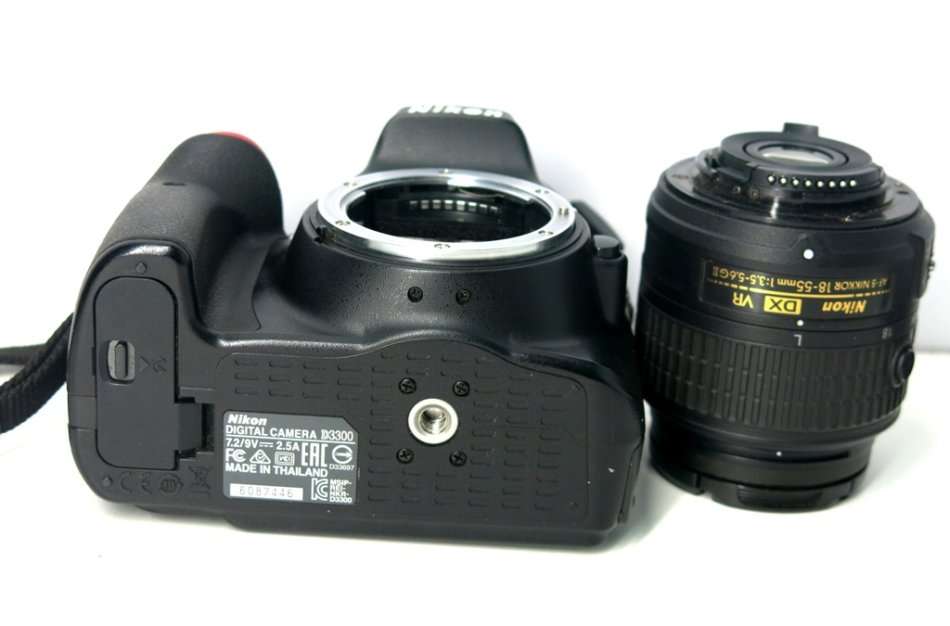 Nikon D3300 24.2 MP CMOS Digital SLR with AF-S DX NIKKOR 18-55mm f/3.5-5.6G VR II Zoom Lens (Black)