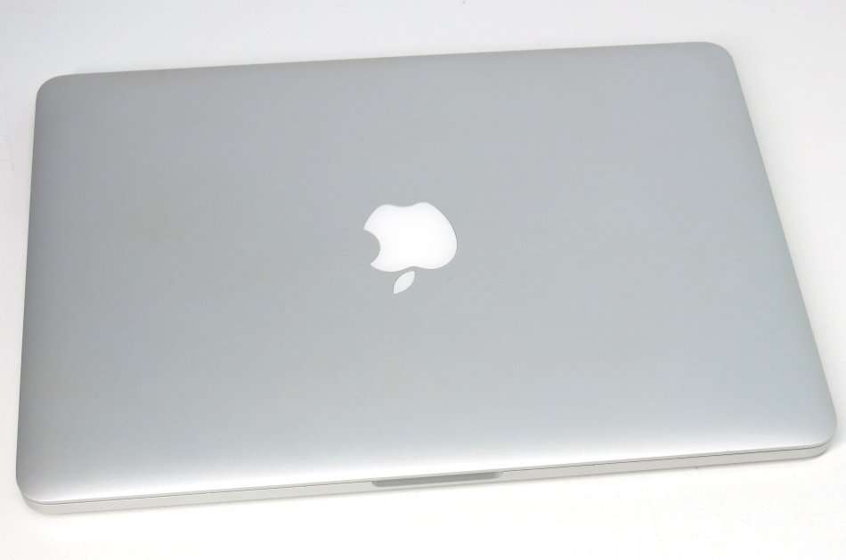 MacBook Pro 13.3-inch ** RETINA ** | Core i5 2.7GHz | 8GB RAM | 256GB SSD | EARLY 2015