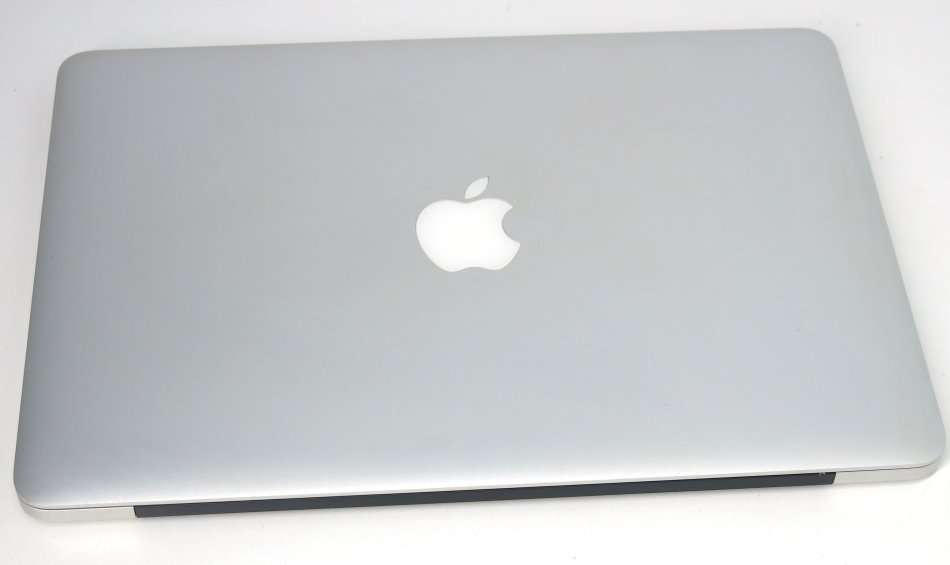 MacBook Pro 13.3-inch ** RETINA ** | Core i5 2.7GHz | 8GB RAM | 256GB SSD | EARLY 2015