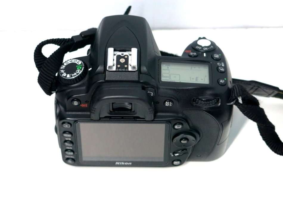 NIKON D90 PROFESSIONAL DSLR CAMERA BODY   ** NIKON **