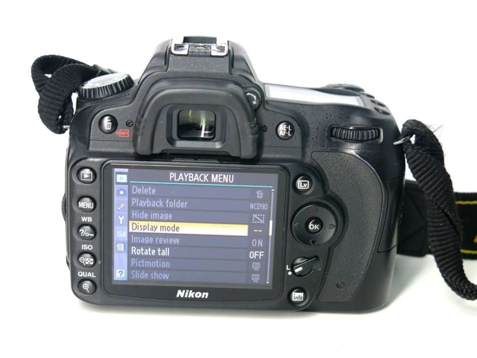 NIKON D90 PROFESSIONAL DSLR CAMERA BODY   ** NIKON **