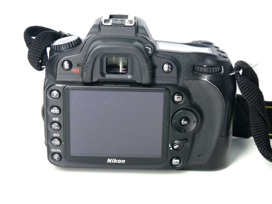 NIKON D90 PROFESSIONAL DSLR CAMERA BODY   ** NIKON **