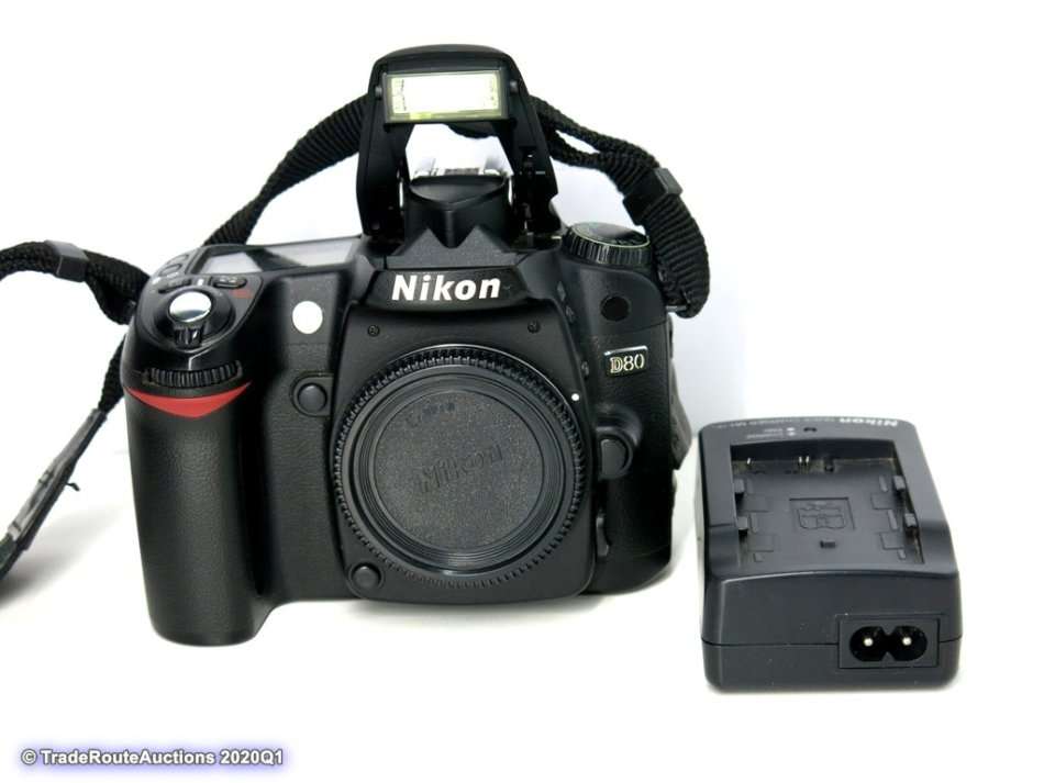 NIKON D80 Digital SLR CAMERA 10.2MP BODY ONLY