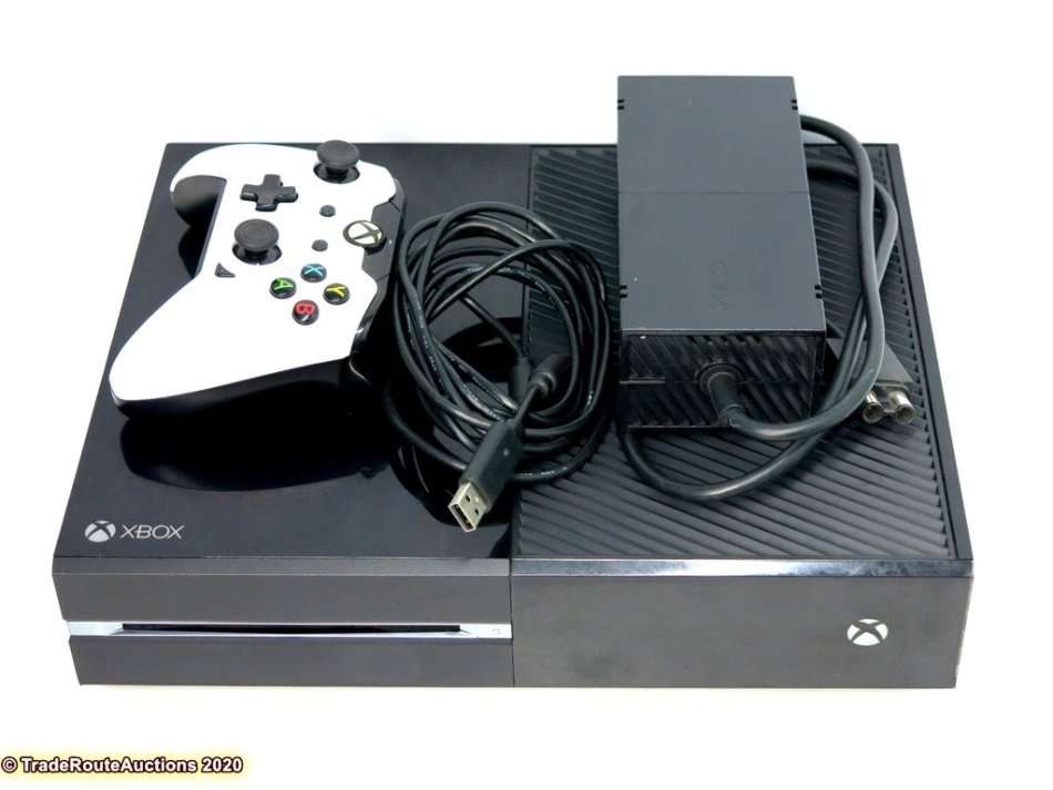 Microsoft Xbox One 500GB Model 1540 Gaming Console + 1 Controller