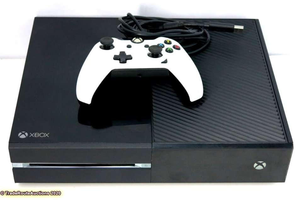 Microsoft Xbox One 500GB Model 1540 Gaming Console + 1 Controller