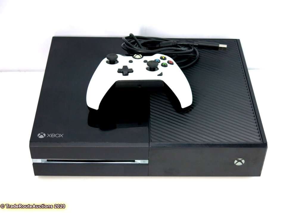 Microsoft Xbox One 500GB Model 1540 Gaming Console + 1 Controller