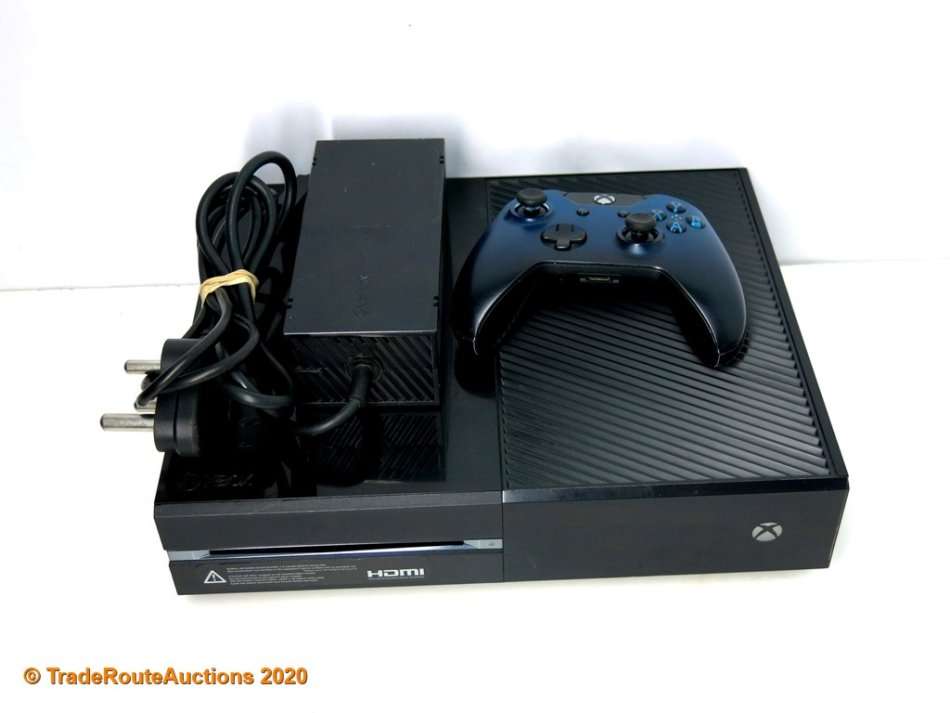 Microsoft Xbox One 500GB Model 1540 Gaming Console + 1 Controller