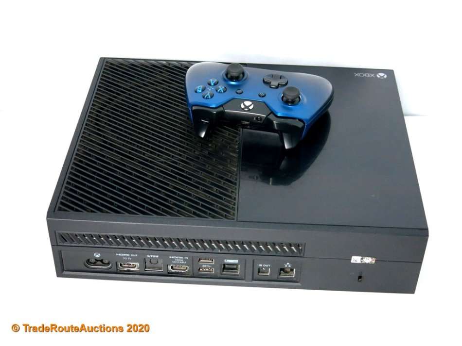 Microsoft Xbox One 500GB Model 1540 Gaming Console + 1 Controller