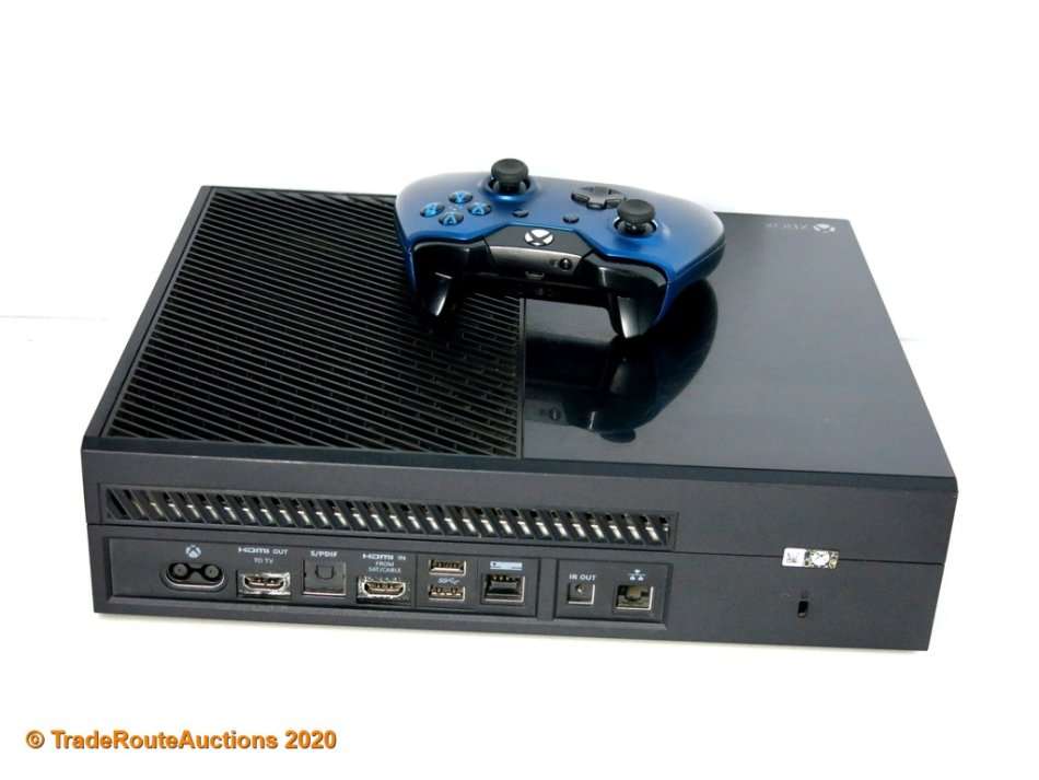 Microsoft Xbox One 500GB Model 1540 Gaming Console + 1 Controller