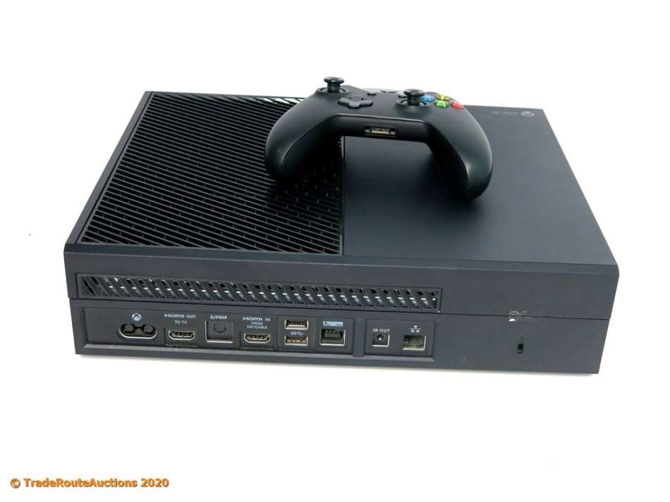 Microsoft Xbox One 500GB Model 1540 Gaming Console + 1 Controller