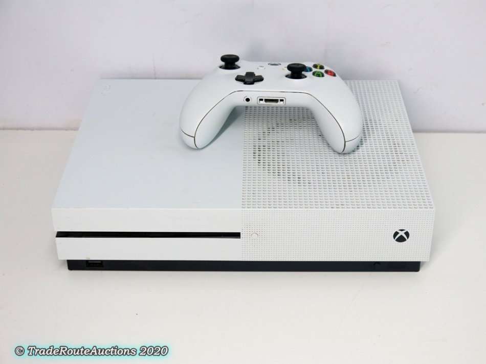 XBOX One S 500GB Console (WHITE) Model 1681 + 1 Controller (WHITE)