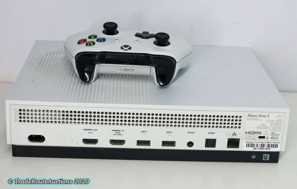 XBOX One S 500GB Console (WHITE) Model 1681 + 1 Controller (WHITE)