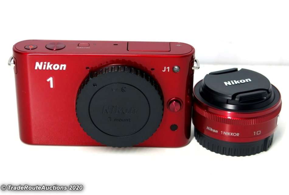 Nikon 1 J1 kit with 1 NIKKOR lens 10mm f/2.8 Kit (Mirrorless)
