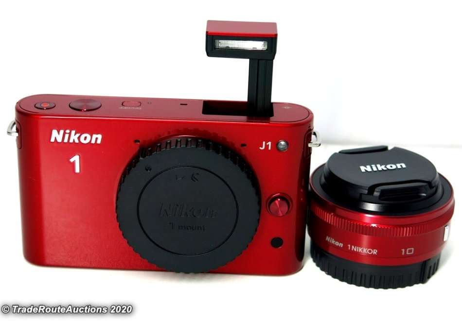 Nikon 1 J1 kit with 1 NIKKOR lens 10mm f/2.8 Kit (Mirrorless)