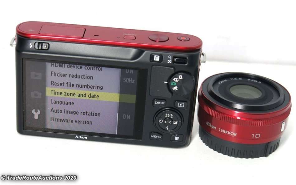 Nikon 1 J1 kit with 1 NIKKOR lens 10mm f/2.8 Kit (Mirrorless)
