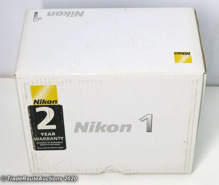 Nikon 1 J1 kit with 1 NIKKOR lens 10mm f/2.8 Kit (Mirrorless)