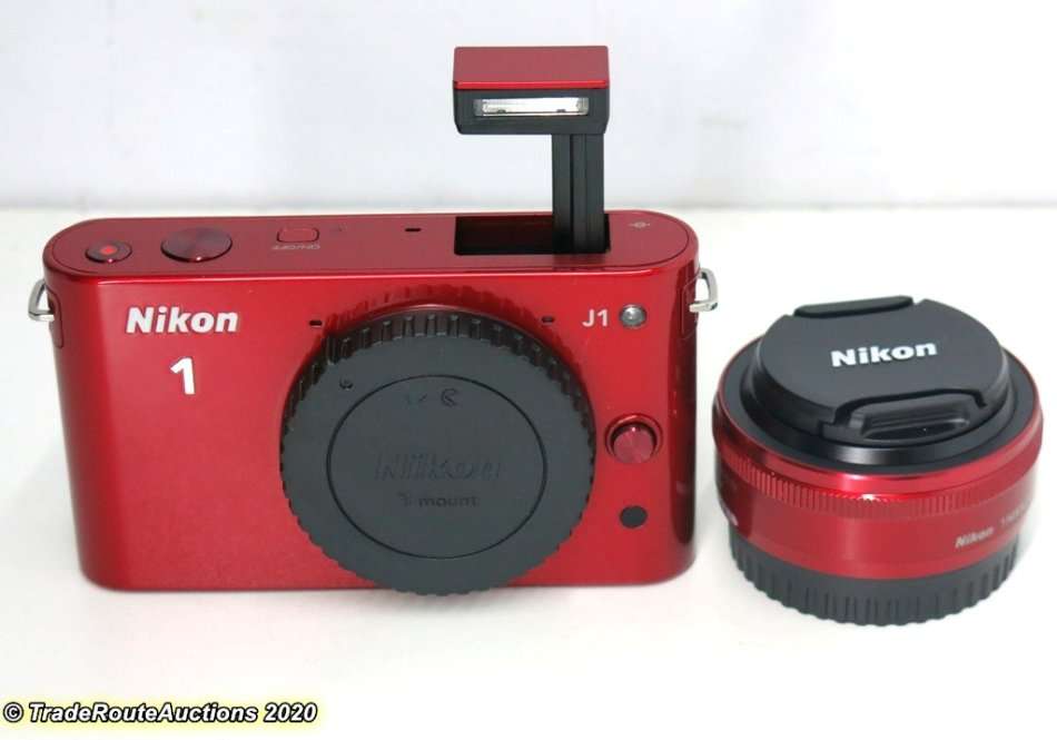 Nikon 1 J1 kit with 1 NIKKOR lens 10mm f/2.8 Kit (Mirrorless)