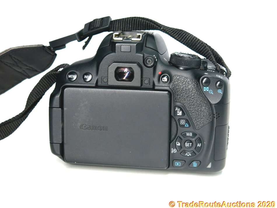 Canon EOS 700D DIGITAL SLR CAMERA KIT WITH 18-55MM iii LENS | 18.0 MP FULL HD