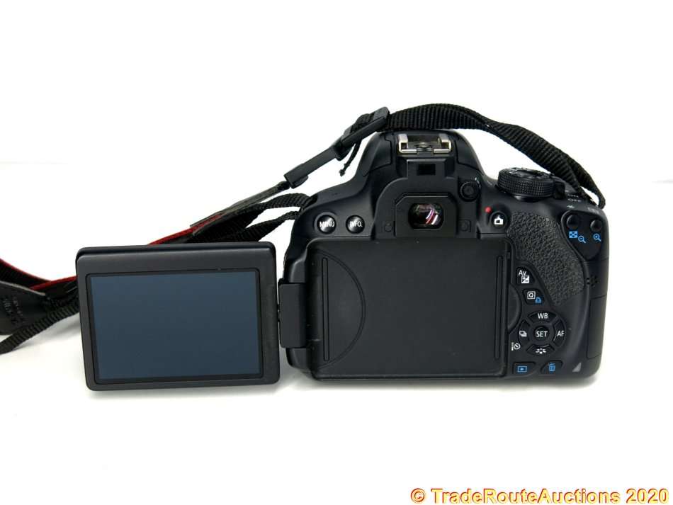 Canon EOS 700D DIGITAL SLR CAMERA KIT WITH 18-55MM iii LENS | 18.0 MP FULL HD