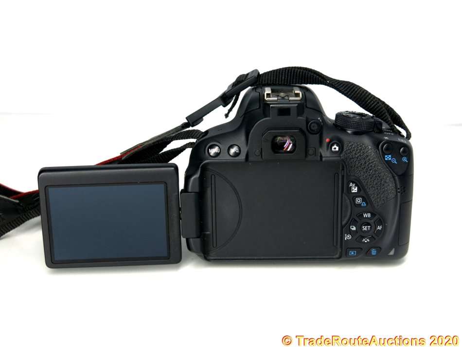 Canon EOS 700D DIGITAL SLR CAMERA KIT WITH 18-55MM iii LENS | 18.0 MP FULL HD