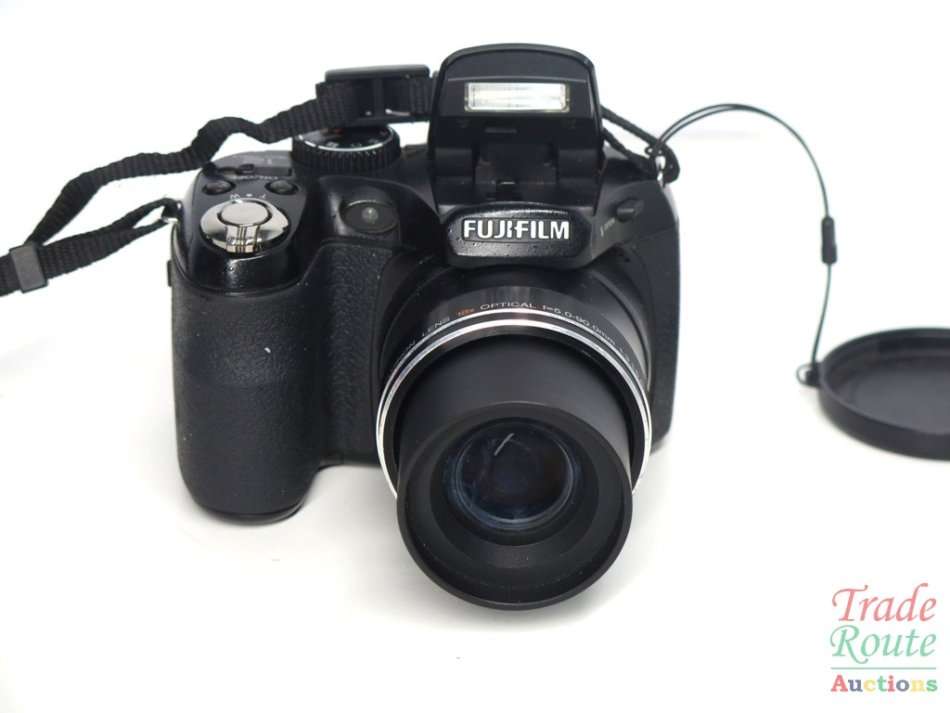 Fujifilm FinePix S1800 12.2 MP Digital Camera with 18x Wide Angle Optical Dual Image Stabilized Zoom