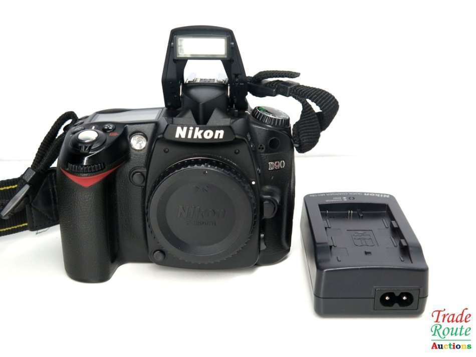 NIKON D90 PROFESSIONAL DSLR CAMERA BODY   ** NIKON **