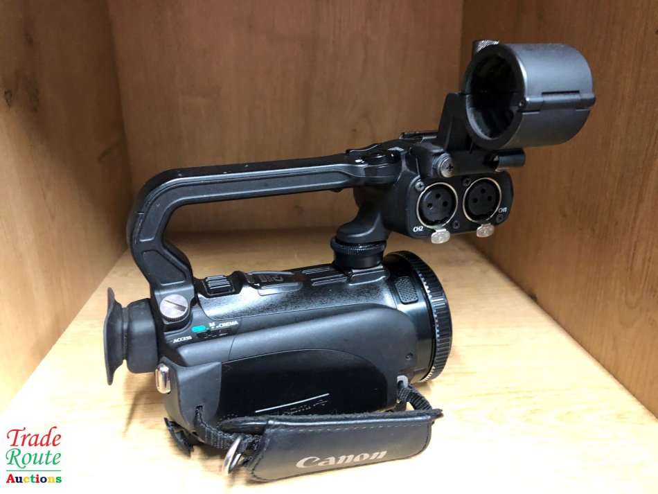 CANON XA10  AVCHD CAMCORDER - HD - BUILT IN MEMORY 64GB - CAMCORDER