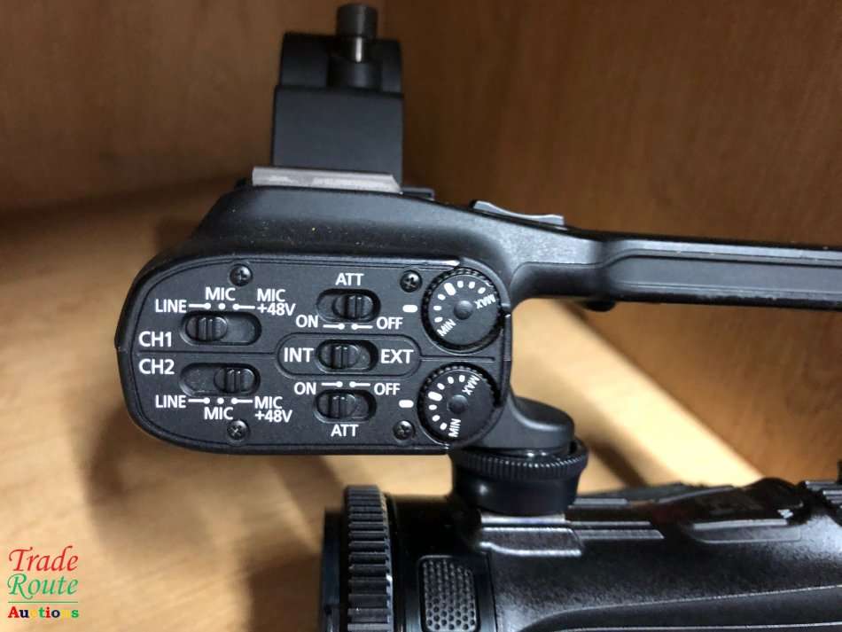 CANON XA10  AVCHD CAMCORDER - HD - BUILT IN MEMORY 64GB - CAMCORDER