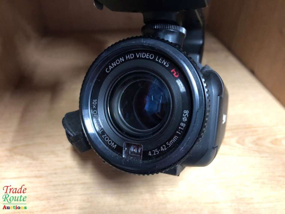 CANON XA10  AVCHD CAMCORDER - HD - BUILT IN MEMORY 64GB - CAMCORDER