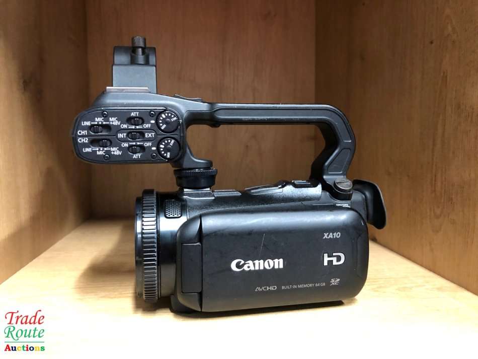 CANON XA10  AVCHD CAMCORDER - HD - BUILT IN MEMORY 64GB - CAMCORDER