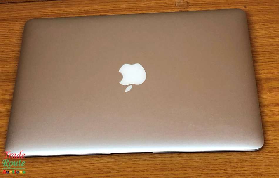 Apple MacBook Air 13.3-inch | Core i5 1.4GHz | 4GB RAM | 256GB SSD FLASH  **  EARLY 2014 ***