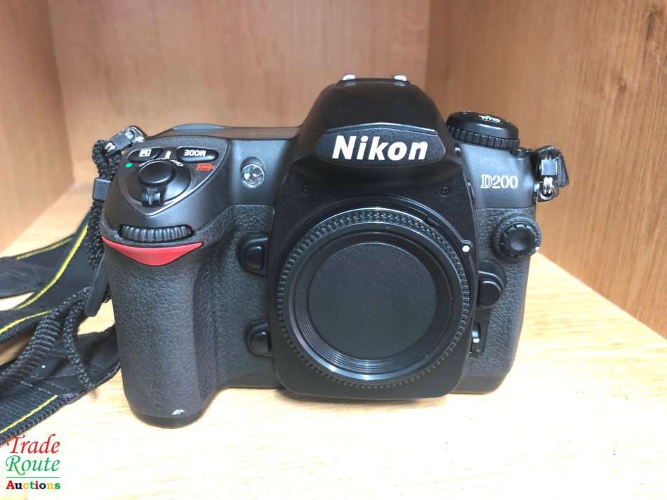 Nikon D200 PROFESSIONAL Digital SLR Camera Body ONLY