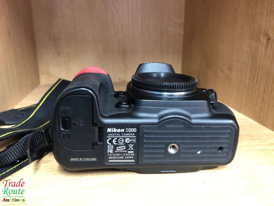 Nikon D200 PROFESSIONAL Digital SLR Camera Body ONLY