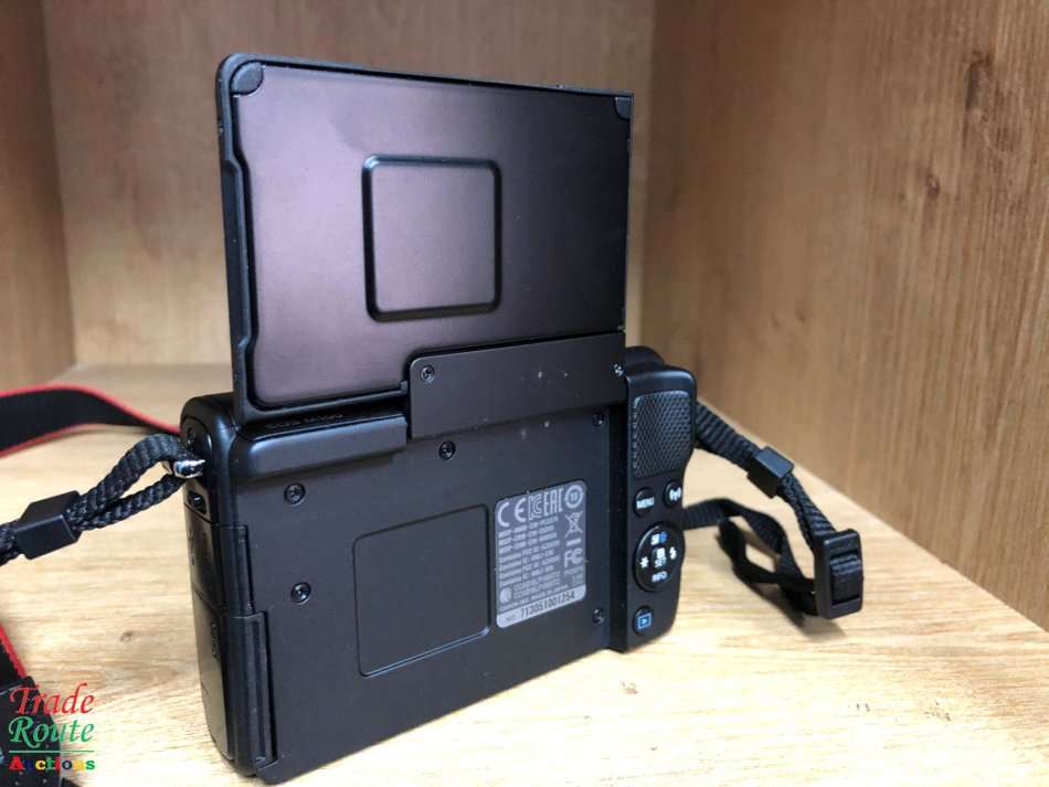 Canon EOS M100 Mirrorless Camera with 15-45mm Lens