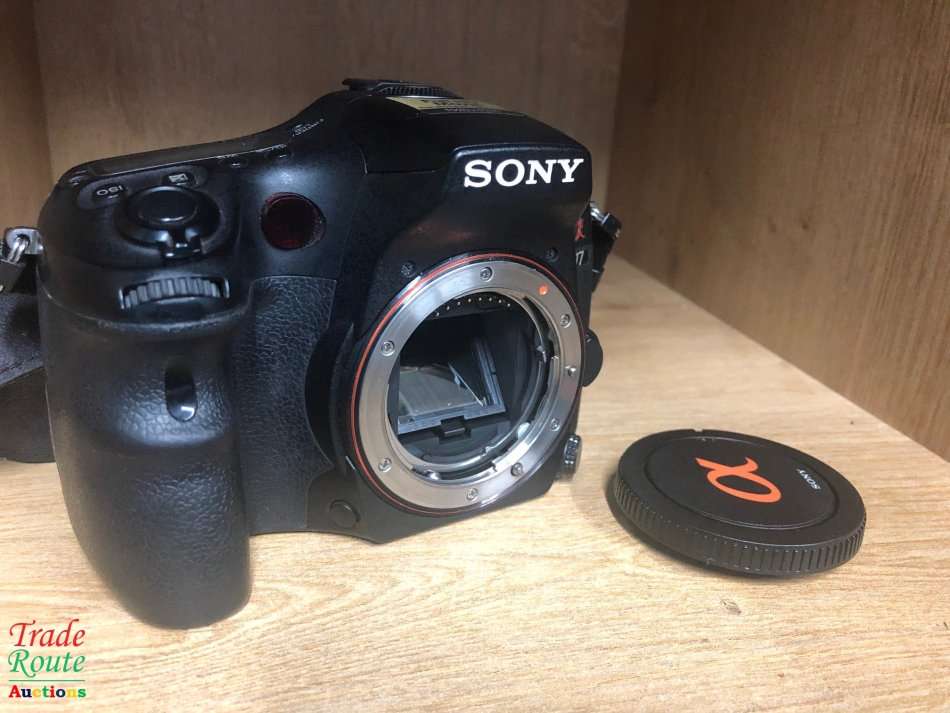 Sony Alpha SLT-A77 DSLR Digital Camera (Body Only) 24.3 MegaPixels Professional BODY