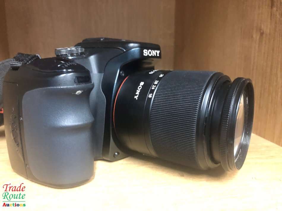 SONY ALPHA A100 DSLR PROFESSIONAL DIGITAL CAMERA + 18-70mm SONY LENS KIT