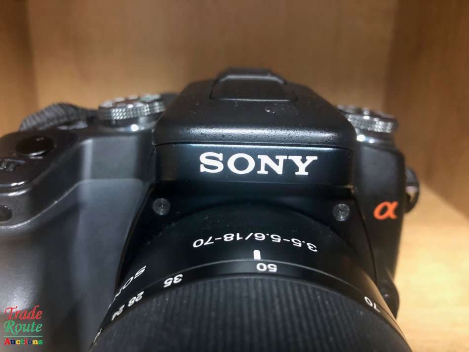 SONY ALPHA A100 DSLR PROFESSIONAL DIGITAL CAMERA + 18-70mm SONY LENS KIT