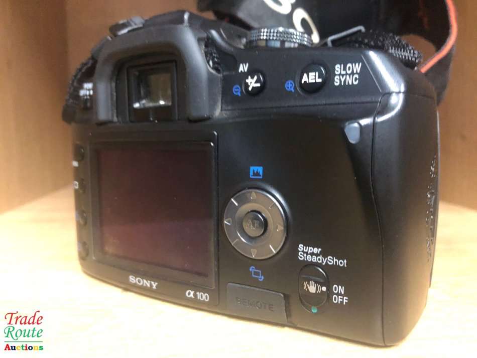 SONY ALPHA A100 DSLR PROFESSIONAL DIGITAL CAMERA + 18-70mm SONY LENS KIT