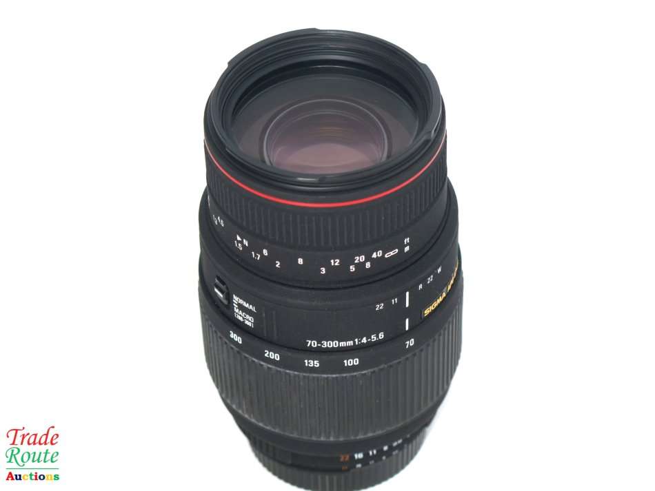 SIGMA DG 70-300mm Telephoto Zoom Lens for Nikon DSLR Cameras