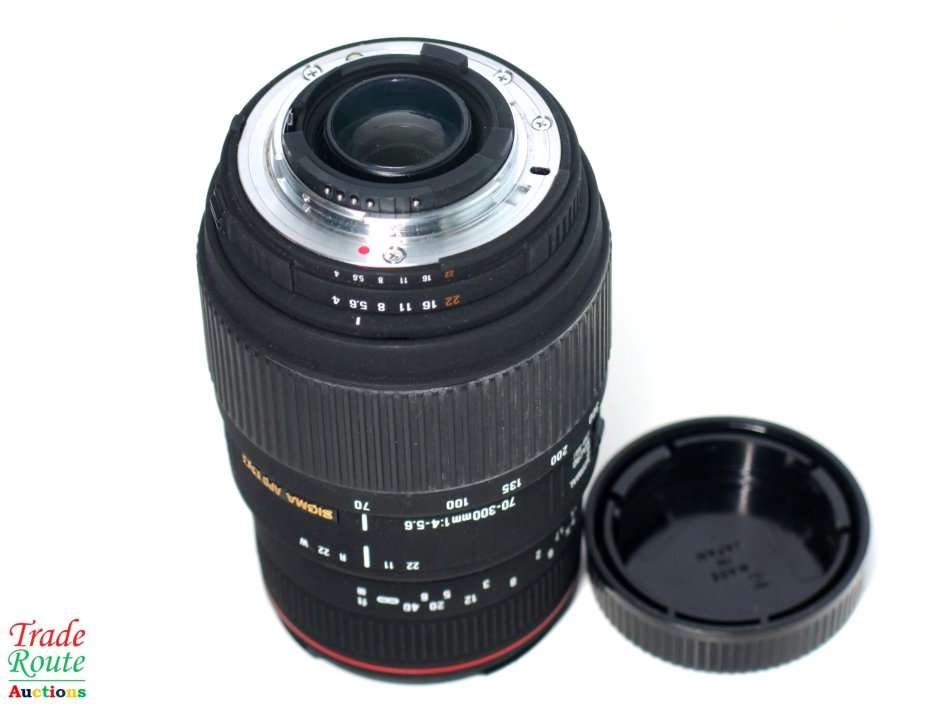 SIGMA DG 70-300mm Telephoto Zoom Lens for Nikon DSLR Cameras