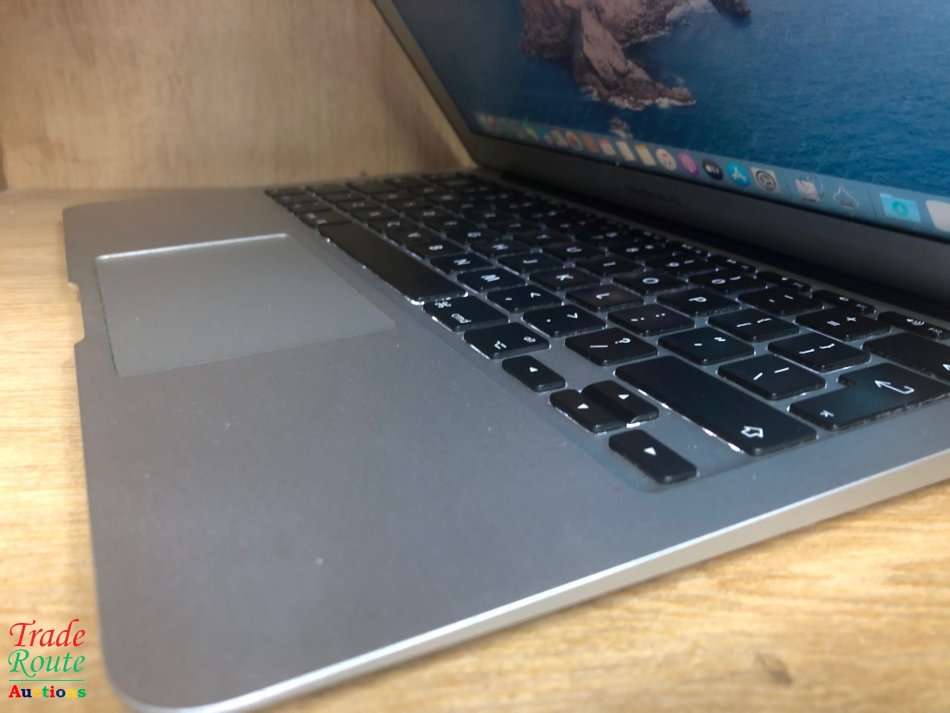 MacBook Air 11.6-inch | Core i5 1.6GHz | 4GB RAM | 128GB SSD FLASH  **  EARLY 2015 ***