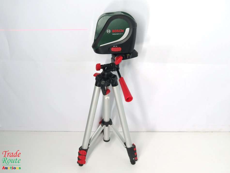 Bosch Universal Level 2 -Cross Line Laser + 1.1m Tripod