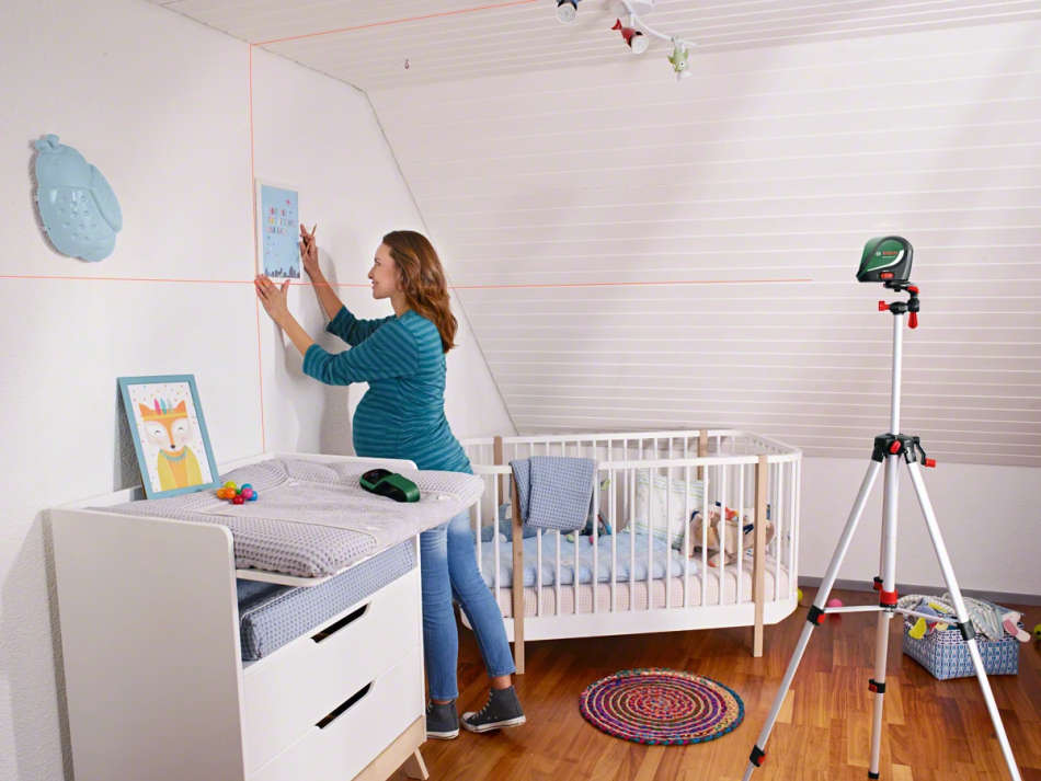 Bosch Universal Level 2 -Cross Line Laser + 1.1m Tripod