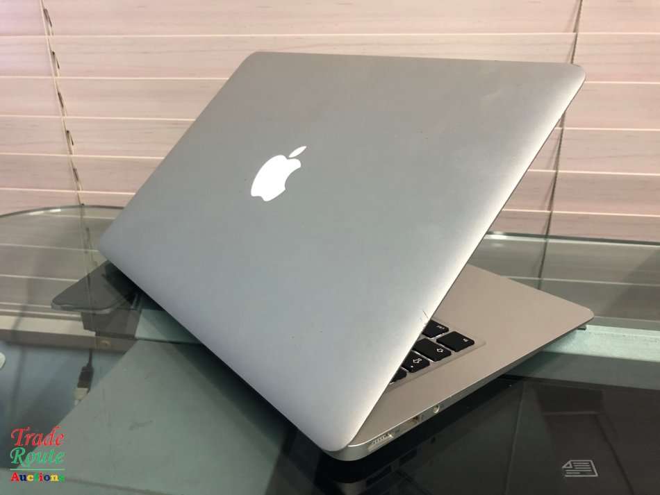 MacBook Air 13.3-inch | Core i5 1.8GHz | 8GB RAM | 128GB SSD MACBOOK AIR 13 INCH 2017 MODEL