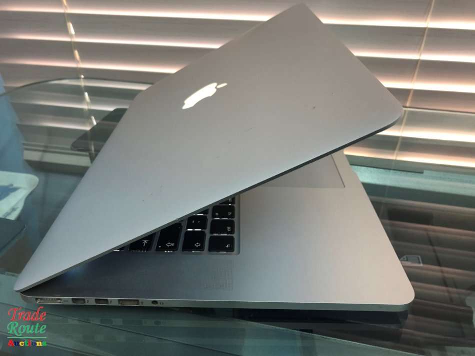 Apple MacBook Pro 15.4-inch  | Core i7 2.3GHz | 16GB RAM | 500GB SSD ** RETINA DISPLAY **