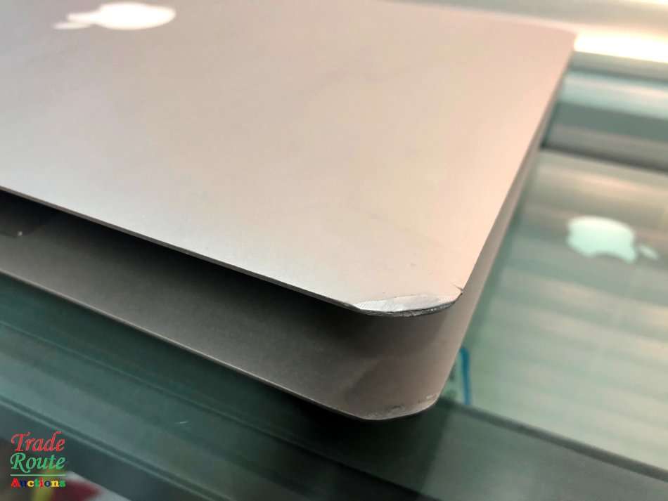 READ ** Apple MacBook Air 13.3-inch | Core i5 1.7GHz | 4GB RAM | 128GB SSD FLASH