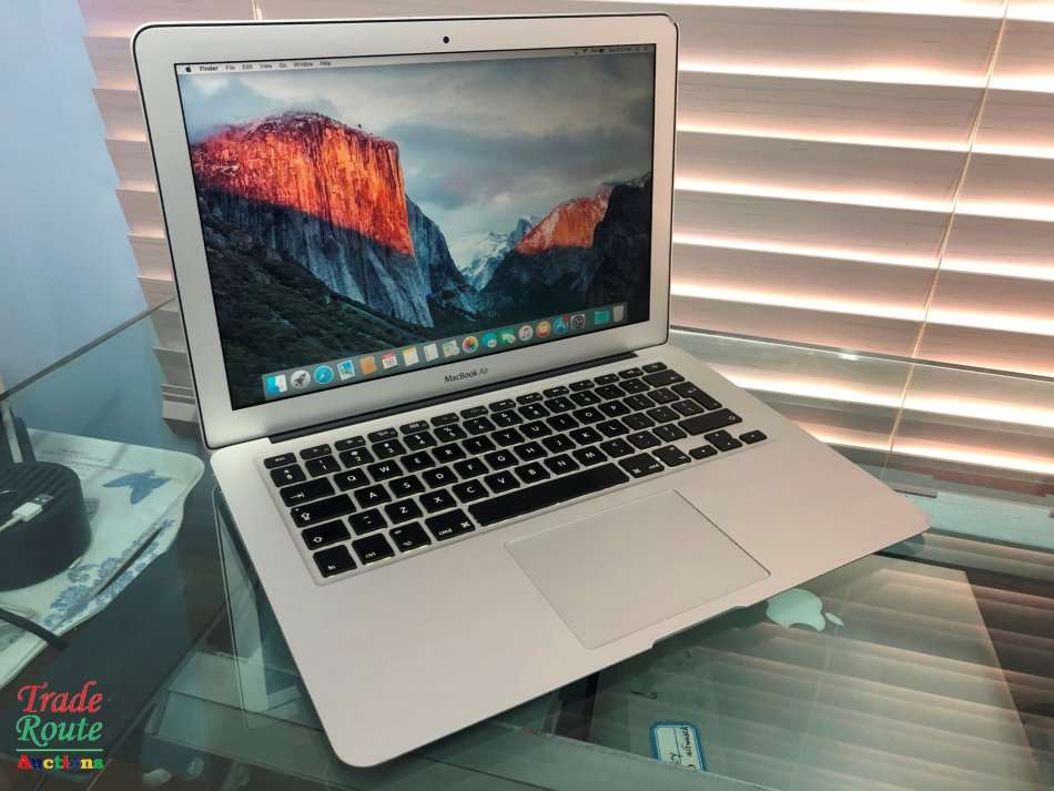 READ ** Apple MacBook Air 13.3-inch | Core i5 1.7GHz | 4GB RAM | 128GB SSD FLASH
